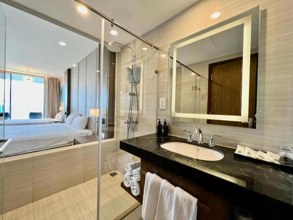 Luxury Seaview Panorama Nha Trang By Luna Exterior photo
